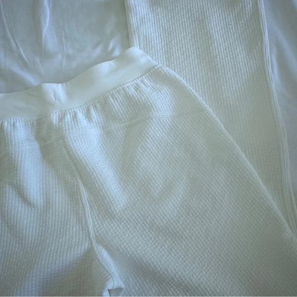 🆕🤍 Lululemon Asia Fit Textured High Rise Flare Track Pant - White - Picture 9 of 16